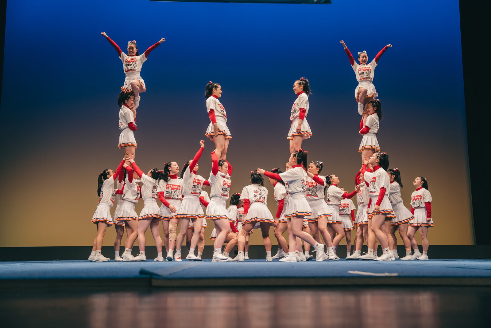 MARINE CHEER-TAGの舞台で披露されたチーム演技
