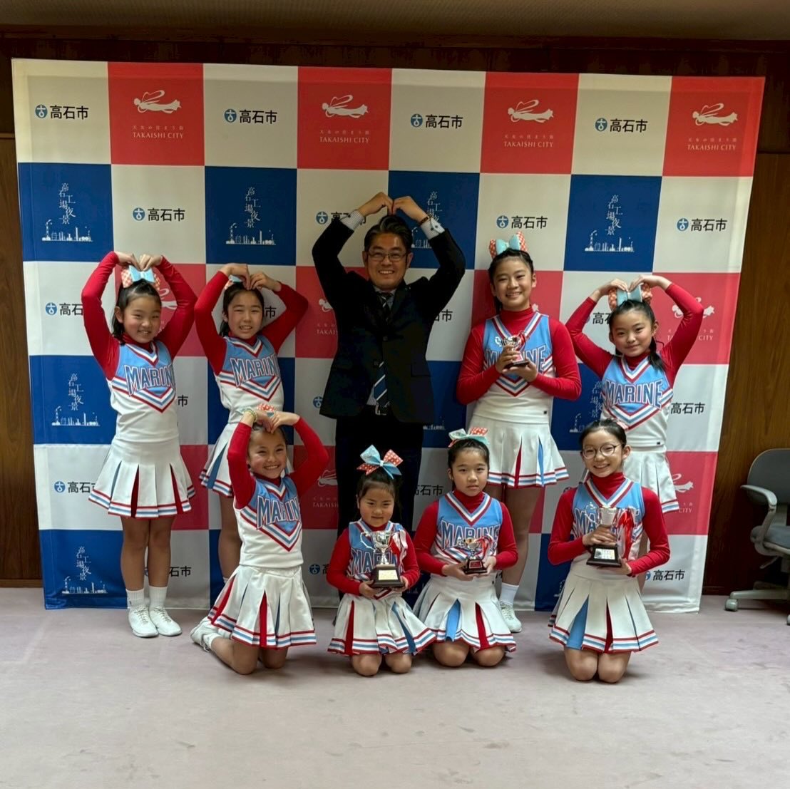 JAPAN CUP 2025の結果を高石市長へ報告するMARINEメンバー