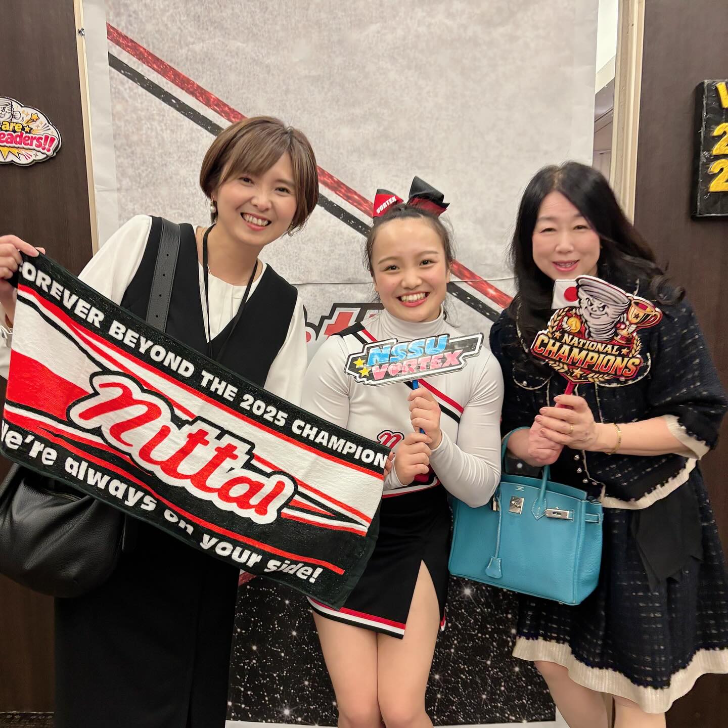 日本体育大学チアリーダー部の優勝祝賀会で撮影した出席者
