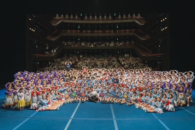 フェニーチェ堺 大ホールでMARINE CHEER-TAG 2026を終えた出演者と観客